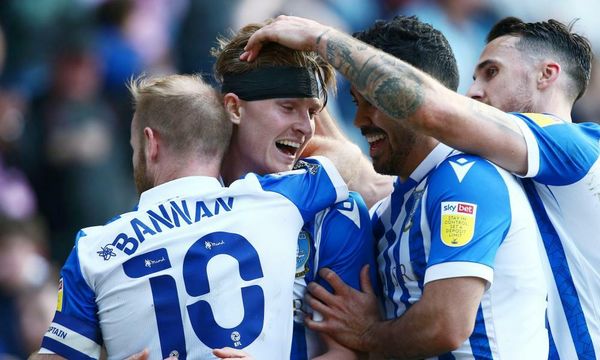 Football League roundup: Sheffield Wednesday climb into top six with win