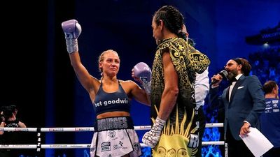 Ebanie Bridges slams critics after beating Mariá Cecilia Román to claim IBF bantamweight world title