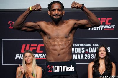 UFC on ESPN 33 results: Neil Magny somehow survives early onslaught, defeats Max Griffin in wild affair