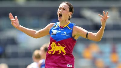 Brisbane Lions score convincing 50-point win over Collingwood to advance to AFLW preliminary finals