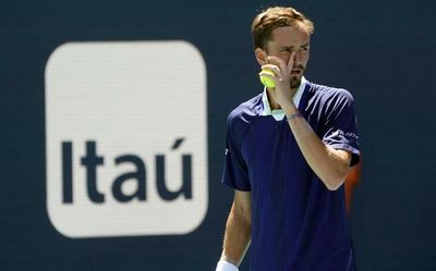 Medevdev, eyeing No. 1 ranking, tops Murray at Miami Open