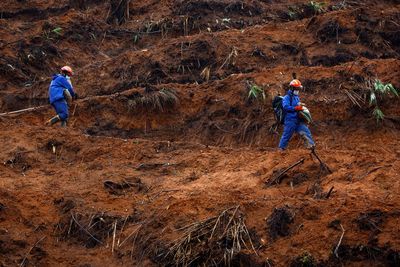 China recovers second black box of crashed passenger jet