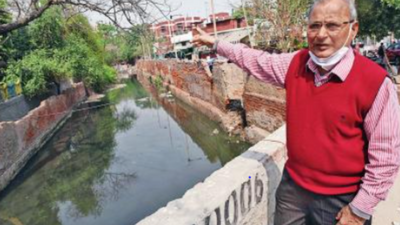 Noida: In perma-stench, they wait for freedom of breath