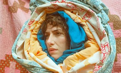 Aldous Harding: Warm Chris review – endearingly introspective folk-pop