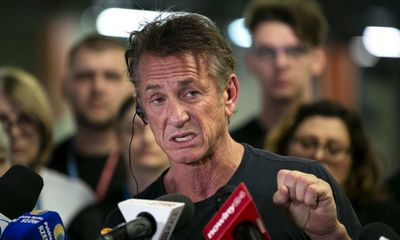 Sean Penn: I’ll smelt my Oscars if Academy doesn’t let Zelenskiy speak