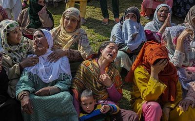 Women join mourners in Budgam