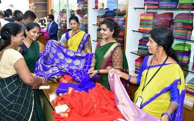 Karnataka Govt. plans to modernise looms, increase silk production