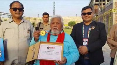 Uttar Pradesh: Mathura man stares at sun with bare eyes, without winking for over 1 hour, enters record books