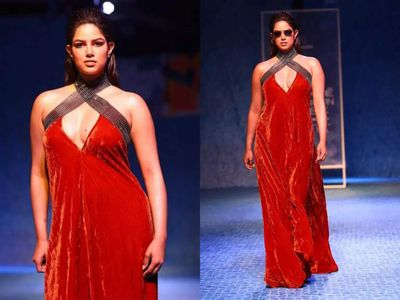 Miss Universe Harnaaz Sandhu wears her favourite colour on the ramp in Shivan & Narresh