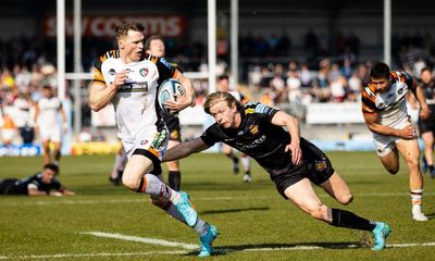 Ashton equals record as Leicester make playoffs with victory at Exeter