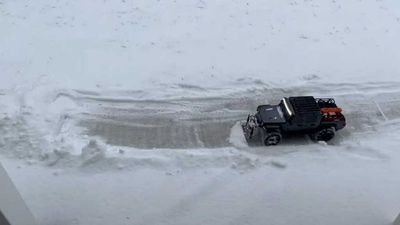 RC Truck With Snow Plow Is The Best Way To Survive Winter