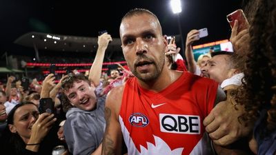 AFL Round-Up: Buddy Franklin sparks invasion, MCG calls for evacuation and West Coast's COVID-19 inundation