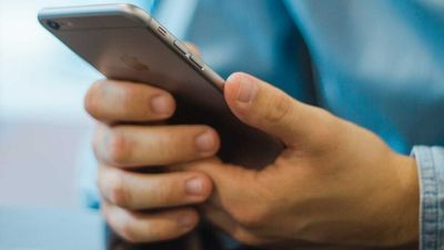 WA residents with COVID-19 turn to social media groups for information, solidarity and support