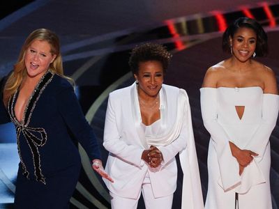 Oscars 2022: Amy Schumer, Regina Hall and Wanda Sykes sing the word ‘gay’ in dig at Florida’s ‘Don’t Say Gay’ bill