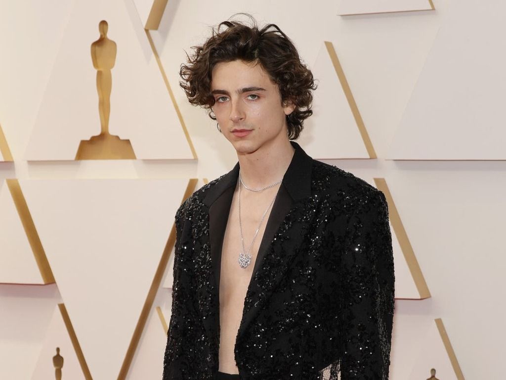 People Are Obsessed With Timothée Chalamet’s Shirtless…