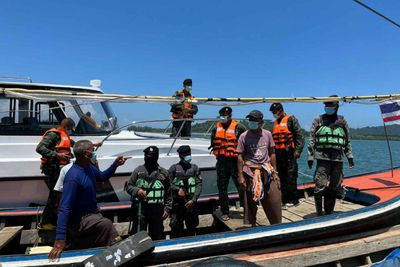 Thai fishermen held by Myanmar police