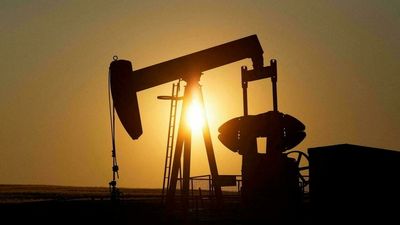 As Russian oil exports decline, fears of global supply crunch grow