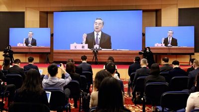 China avoids criticizing Russia while trying to maintain stable foreign relations