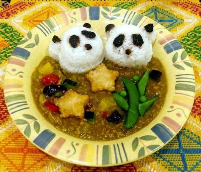 Taito Ward office celebrates twin pandas with curry