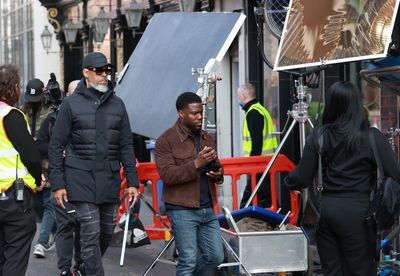 Kevin Hart greets fans in Belfast during impromptu walkabout