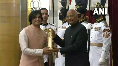 President confers Padma awards on late Kalyan Singh, actor Victor Banerjee, 52 others