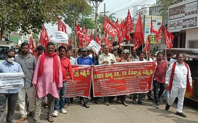 Strike hits normal life in Srikakulam, Vizianagaram districts