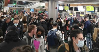 Dublin Airport Aer Lingus passengers can check in bags night before flying amid 'chaotic' queues