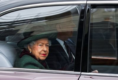 Queen Elizabeth attends late husband's memorial service