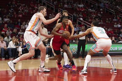 NBA Twitter reacts as Rockets rookie Jalen Green throws down poster dunk on Jakob Poeltl