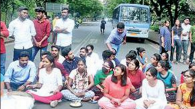 Hyderabad: Protest over food quality in Osmania University