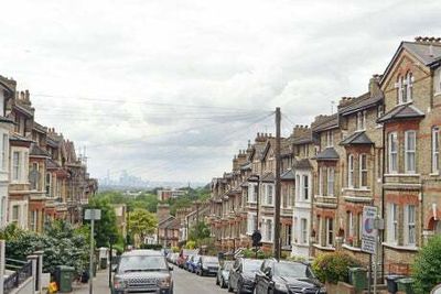 Avoiding catchment premiums: London postcodes with Outstanding schools — and property prices below the area average