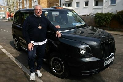 London cabbies rally to help Ukrainian refugees