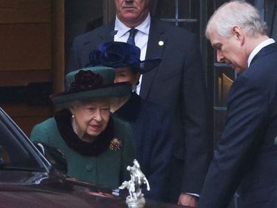 Queen arrives on Prince Andrew’s arm to Philip’s memorial service