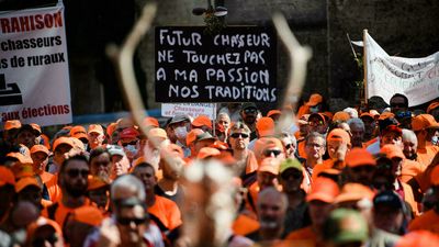 French hunters seize election opportunity to defend their cause