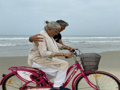 Milind Soman teaches his 83-years-old mother to cycle again