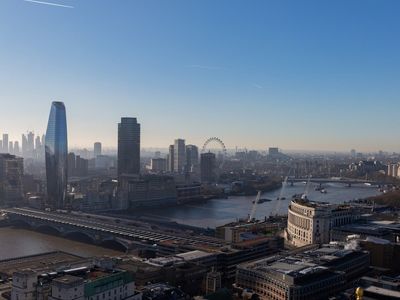Power cut hits parts of London as internet and traffic lights go down