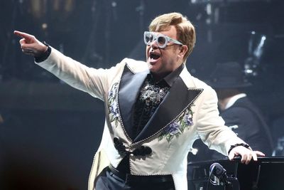 Elton John adds more North American dates to his farewell