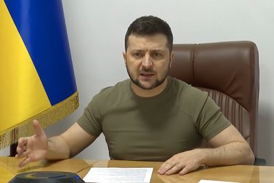 Ukraine news - live: Russian vows ‘don’t drown out shells’, Zelensky says as Paris cancels Mariupol evacuation