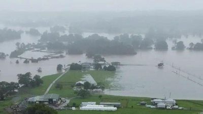 Wilsons River at Lismore to peak at 12m, search for missing Nowra woman continues