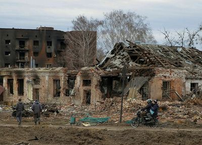Russia bombards Kyiv outskirts, regroups for offensive in east Ukraine