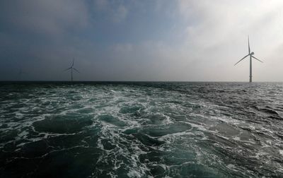 Global wind and solar growth on track to meet climate targets