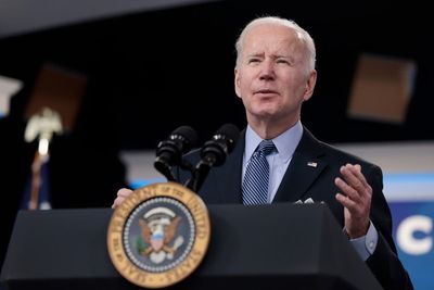 Biden news – live: President promises Zelensky more aid as White House slams Trump’s Putin ‘scheme’