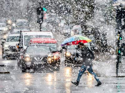 UK weather: Snow and ice warnings as Arctic air sees temperatures plunge by 12C overnight