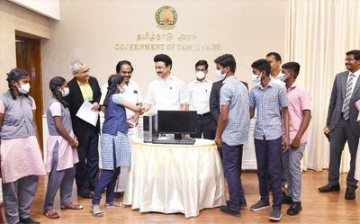 Stalin launches distribution of computers to students