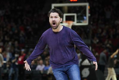 Watch: Basketball fan cans 94-foot, full-court putt at Portland Trail Blazers game to win big bucks