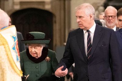 Royal expert says Prince Andrew arriving with Queen was an ‘11th hour change’