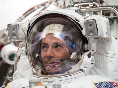 US Astronaut Returns To Earth After 355 Days In Space