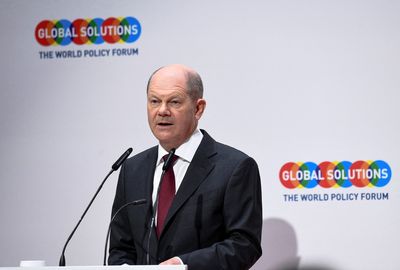 Germany says to still pay for Russian gas in euros/dollars after Scholz-Putin call