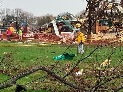 7 hurt in Arkansas tornado; storms move into Deep South