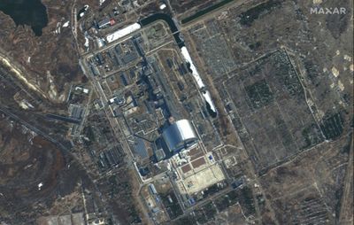 Russians start to withdraw from Chernobyl